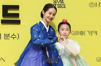 [영상] 덕수궁 런웨이 찾은 김가연 '딸과 함께'