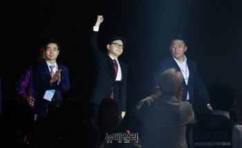 [포토] 전대 입장하는 국민의힘 한동훈 대선 경선 후보
