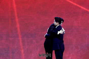 [포토] 전대서 포옹 하는 한동훈·김문수