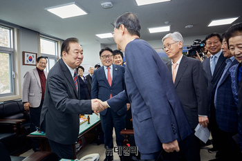 [포토] 헌정회 찾은 한덕수 전 국무총리