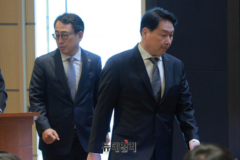 [포토] SKT유심해킹 사태, 입장하는 최태원 회장