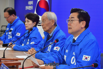 [포토] 발언하는 박찬대 민주당 상임 총괄선대위원장