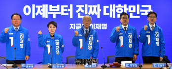 [포토] 구호 외치는 민주당 선거대책위원장들