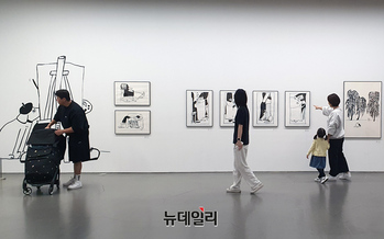 [포토] 대구신세계 "반려동물과 따뜻한 일상 담은 전시 관람하세요"