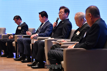 [포토] 경제5단체장과 간담회 갖는 이재명 후보