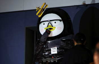 [포토] 기자간담회 질문하는 펭수 기자 