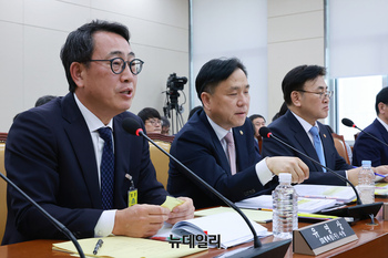 [포토] 청문회서 답변하는 유영상 SK텔레콤 대표이사