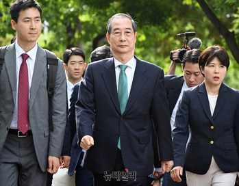 [포토] 단일화 협상장 향하는 한덕수 무소속 대선 예비후보