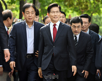 [포토] 사랑재 향하는 김문수 국민의힘 대선 후보