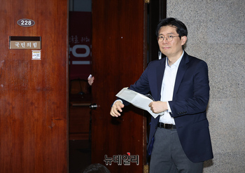 [포토] 김문수-한덕수 단일화 실무협상 마친 조정훈 의원