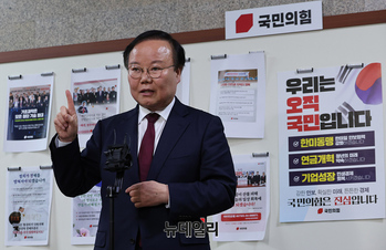 [포토] 김문수-한덕수 단일화 실무협상 답하는 김재원 비서실장