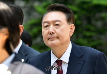 [포토] 법원 출석하는 윤석열 전 대통령