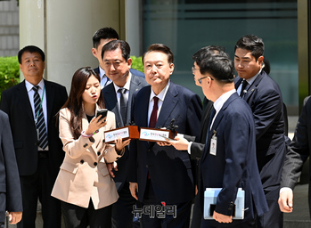 [포토] 오전 재판 끝낸 윤 전 대통령