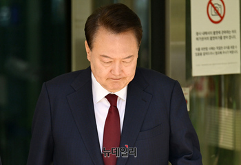 [포토] 법원 나서는 윤석열 전 대통령 