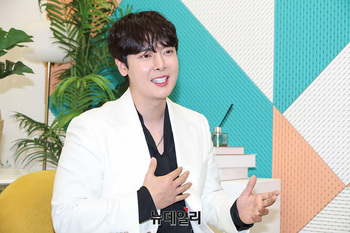 [포토] 인터뷰하는 가수 일민