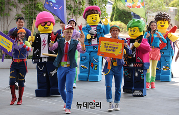 [영상] 용산역에 등장한 레고 플래그