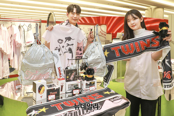 [포토] 현대백화점 "'엘지 트윈스X블루밍테일' 팝업 구경오세요"