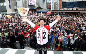 [포토] 부산 자갈치 찾은 김문수 후보