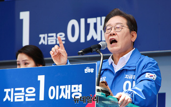 [포토] 부산서 지지호소하는 이재명 민주당 후보 