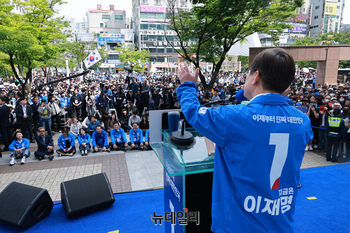 [포토] 창원 상남분수공원 찾은 이재명 후보