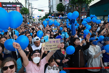 [포토] 환호하는 이재명 후보 지지자들