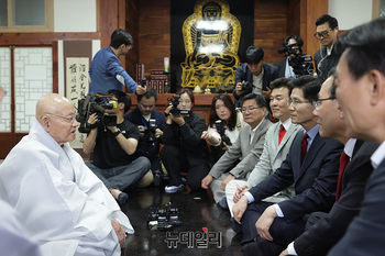 [포토] 성파 대종사 예방하는 김문수 대선 후보 