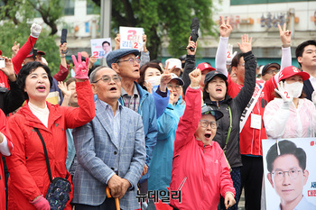 [포토] 김문수 유세현장서 환호하는 시민들 