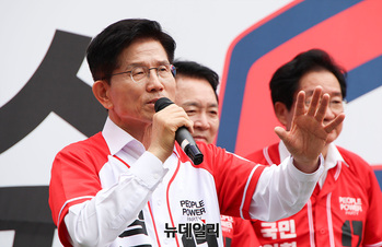 [포토] 천안서 지지호소하는 김문수 후보 