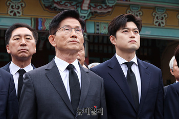 [포토] 5.18민주묘지 찾은 김문수-김용태 