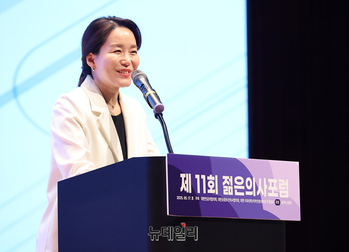 [포토] 젊은의사포럼 찾은 이주영 개혁신당 의원