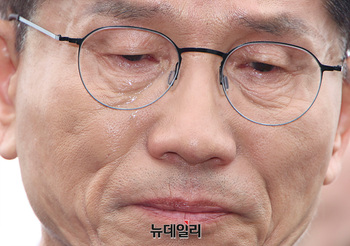 [포토] 눈물 흘리는 김문수 후보 