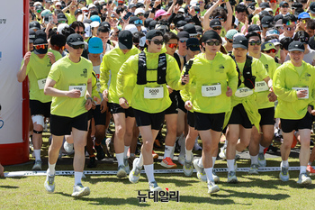 [포토] 2025TNF100 강원, 달려 나가는 차은우