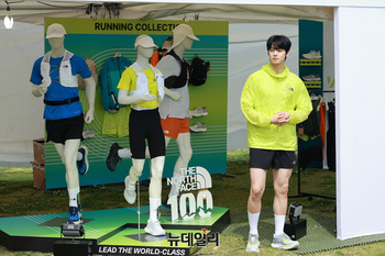 [포토] 차은우, 마네킹 옆인데도…우월한 피지컬