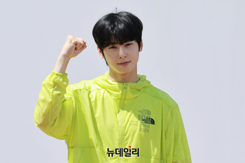 [포토] TNF100 강원 참석한 차은우 "러너들 화이팅"