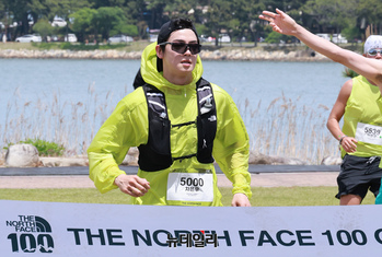 [포토] 노스페이스 홍보대사 차은우 '11K 완주'