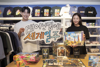 [포토] 신세계백화점, 여권 없이 떠나는 세계 여행 '태어난 김에 하는 팝업' 오픈