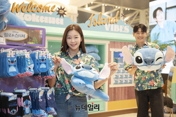 [포토] 신세계백화점 ‘릴로&스티치 오하나’ 팝업 오픈
