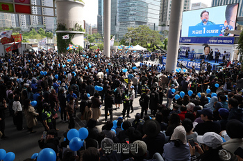 [포토] 용산역 광장에 모인 이재명 지지자들