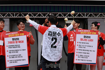 김문수, 여론조사 곳곳서 '서울 우세' … 막판 역전 모멘텀 되나
