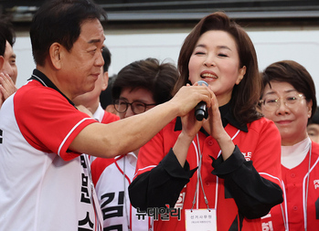 [포토] 서울역 지원유세 나선 김민전 의원