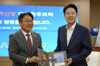 [포토] 강기정 광주시장 내방한 이준석 대선후보