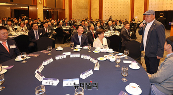 [포토] 퓨처코리아 포럼 참석한 가수 김흥국