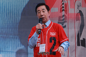 [포토] 김문수 후보 지지호소 하는 김성태 전 국민의힘 의원