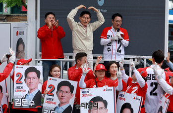 [포토] 하트 그리는 김문수 국민의힘 대선 후보