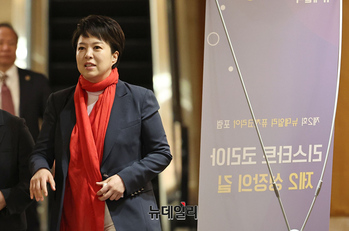 [포토] 퓨처코리아 포럼 참석하는 김은혜 의원 