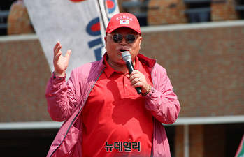 [포토] 김문수 유세장 등장한 김흥국 