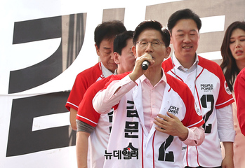 [영상] 유세차 오른 김문수 "저는 방탄복 필요 없습니다"