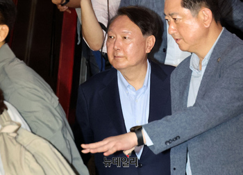 [포토] 부정선거 영화 관람한 윤석열 전 대통령