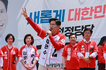 [포토] 고양 화정역 찾은 김문수 후보