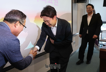 [포토] 성남시의료원 방문한 이준석 대선후보